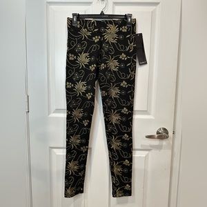 NWT Luxury Leggings Studio F Brand. See pics for detail. Pants are stunning. S/M